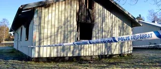 Man hittad död vid lägenhetsbrand