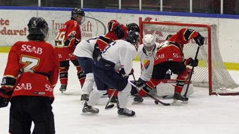 Det var tuffa tag i matchen mellan Luleå Hockey och Djurgården i den klassiska Armécupen.