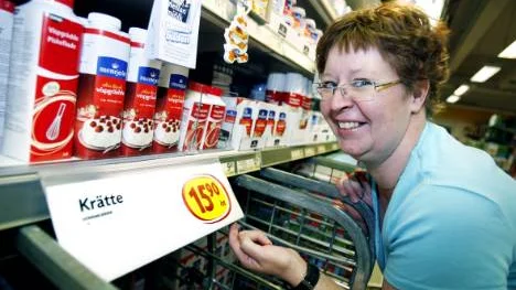Krätte istället för grädde. En och annan hajade till när den här skylten dök upp i mejeridisken på Coop i Överkalix under förra veckan. "Men de flesta tycker att det är jätteskoj", intygar Birgitta Öhman.