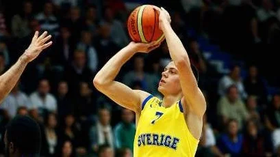 23-årige landslagsforwarden Anton Gaddefors skulle gärna spela med LF Basket.