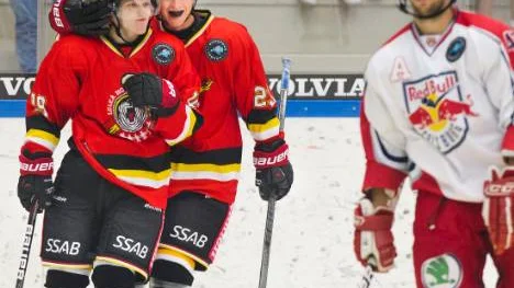 Yes...där satt den. Luleås Daniel Mannberg svarade för ett av mållen när Luleå utklassade Salzburg med klara 7-2.