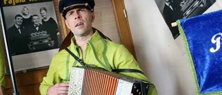 Musikprofil tar åter plats på scen