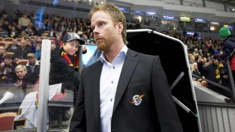 NSD:s Peter Swedenmark funderar på om att det är dags att helgonförklara Luleå Hockeys tränare Jonas Rönnqvist.