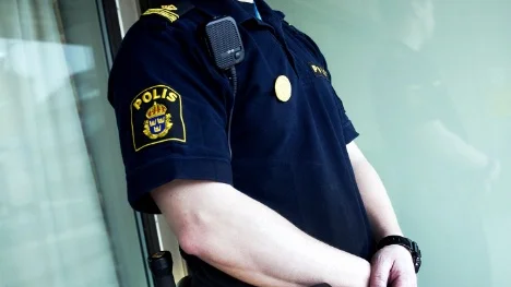 Magnus Modigh tycker att de nya reglerna är bra, eftersom det går snabbare att avfyra vapnet för en polis.FOTO: Pär Bäckström