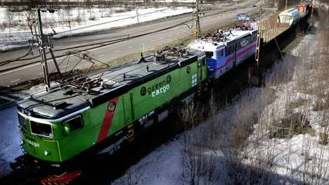 Vagnar men inga lok. Cargonet är berett att fortsätta köra godstransporter i Sverige till och med mars 2012. Men Green Cargo säger nej till att ställa upp med lok och personal. Enligt Cargonet pågår nu förhandlingar men Green Cargo hävdar att företagets nej är definitivt och att inga förhandlingar pågår.FOTO: Kurt Engström