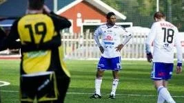 Charles Sampson och målskytten Per Mettävainio deppar efter lagets tredje raka förslust i seriespelet.