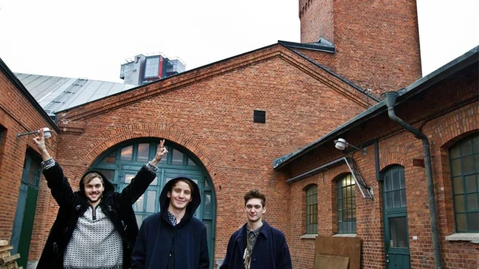 Halva The Majority Says framför replokalen i Linköping. Jonathan Lennerbrant, Axel Engtsröm och Emil Berg.