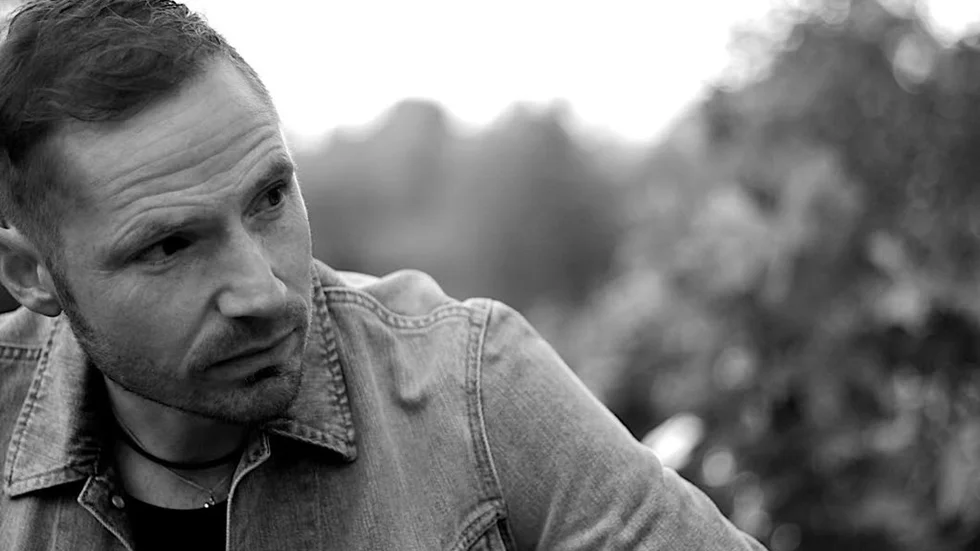 "Det nya bandet har gett mig mycket inspiration. Framför allt live",  säger Peter "Aguson" Augustsson.