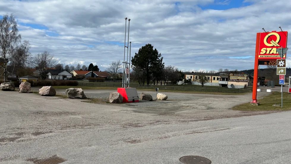Till höger om infarten var det tänkt att återvinningsstationen skulle placeras men det säger länsstyrelsen nej till. 