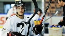 Robin Lindqvist går i väntans tider. Under onsdagens ska han träffa Luleå Hockey för att prata framtid.