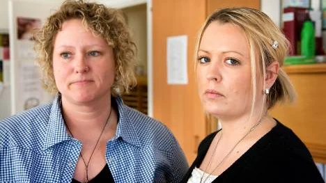 Sofia Eriksson, ordförandei Kommunal i Luleå, tycker att personalen vid socialförvaltningen får betala ett högt pris för heltiderna. Till vänster om henne Erica Pettersson, också hon Kommunal.FOTO: Elisabeth Hedman