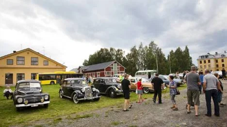 Många samlades för att titta på de snygga bilarna