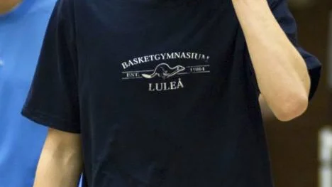 Adam Rönnqvist spelade en säsong i Plannja. Nu provar han lyckan i norska basketligan.