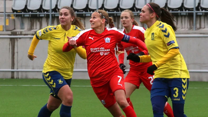 Linköpings FC vs Bronby IF, Charlotte Rohlin tar plats.