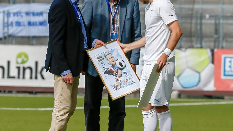 Tinnerholm prisades som Östergötlands bästa fotbollsspelare 2014 inför mötet med förra klubben ÅFF.