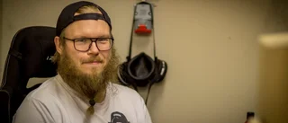 Sebastian brinner för rollspel – startade eget företag