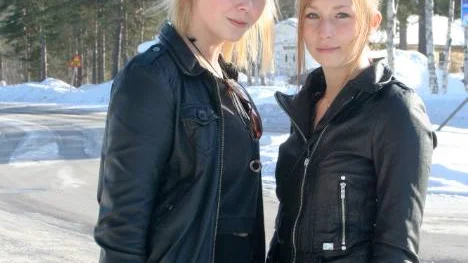 Annjeanette Hedlund och Julia Norlén driver Nino UF tillsammans med Emelie Svanström. Syftet med företaget är att marknadsföra Jokkmokk och då främst under nästa veckas UF-mässa.