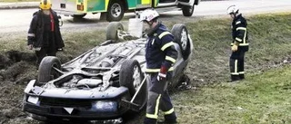 Bil voltade efter krock