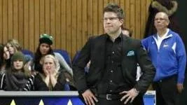 I kväll står LF Basket med ryggen mot väggen - men tränaren Mattias Kenttä tror fortfarande på guld.