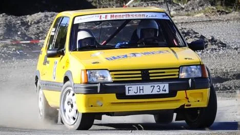 En jagad ledare. Lars-Erik Henriksson leder fortfarande i sammandraget i racing special-klassen. Men nu har flera förare tagit upp jakten inför säsongsavslutningen i Västerbotten kommande helg. "Det blir stenhårt", säger utmanaren Göran Ahlström.
