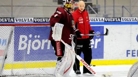 Ingen terapeut. "Hento" håller sig från att coacha under match.