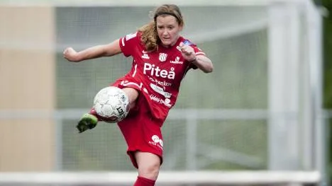 Jennifer Nobis hade Piteås bästa läge, när Malmö bara ledde med ett mål. Men skottet räddades av landslagsstjärnan Caroline Seger på mållinjen.