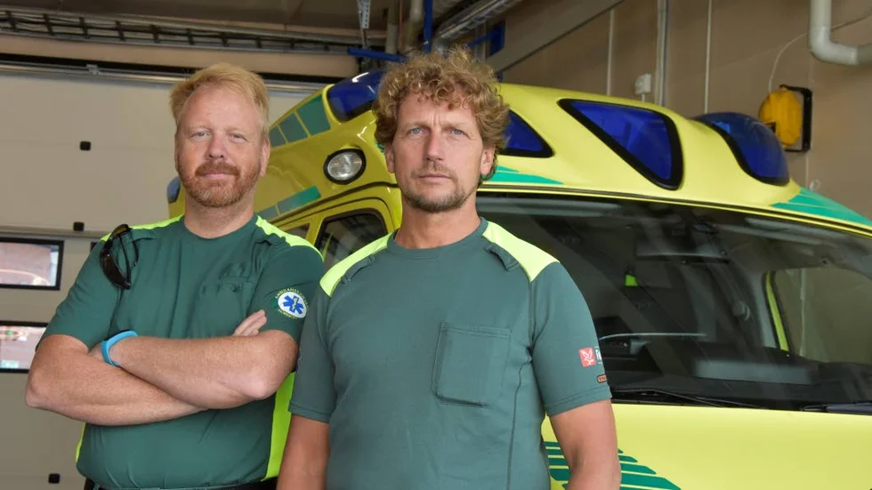 Pressad situation. Narkossjuksköterska Johnny Lindblad och ambulanssjuksköterska Thomas Joelsson jobbar under pressade förhållanden med bara två 
ambulanser i hela Kiruna kommun.