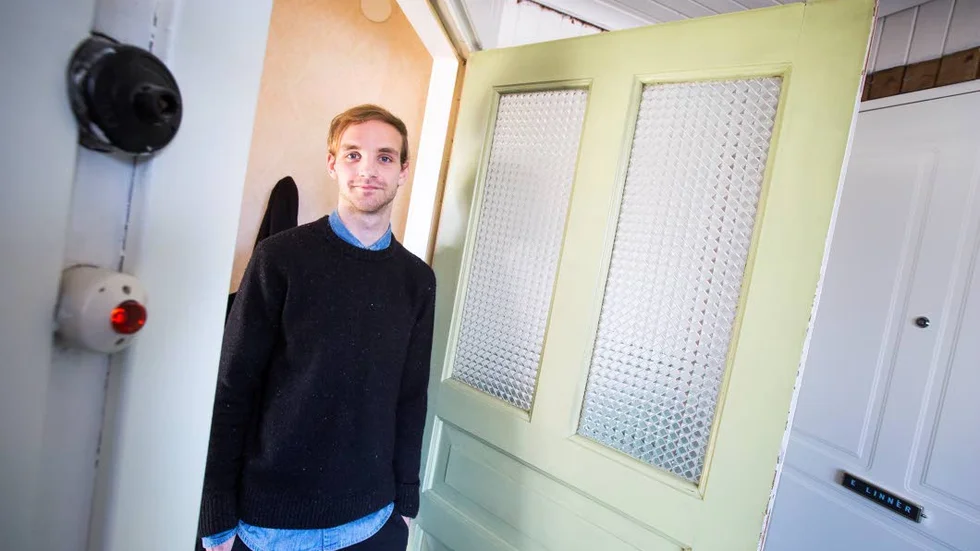 Spion. Jesper Medén har spelat tre säsonger i Brage – nu vill han slå kompisen och mittbacken Gustav Sundström i hemmapremiären.
