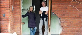 Bilen brakade in i hallen