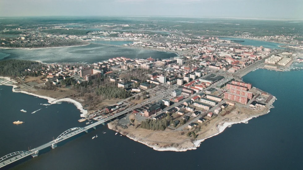 En okänd drönare flög över stan och störde ut flygtrafiken. (Arkivbild)