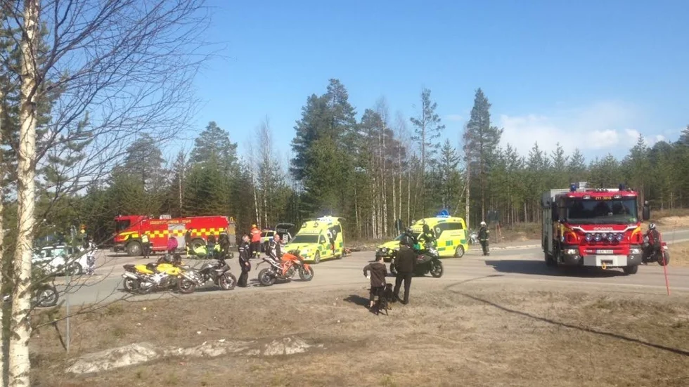 Avliden. Den motorcyklist som krockad emed en personbil vid 13-tiden i söndags har avlidit till följd av de skador han ådrog sig vid olyckan.
