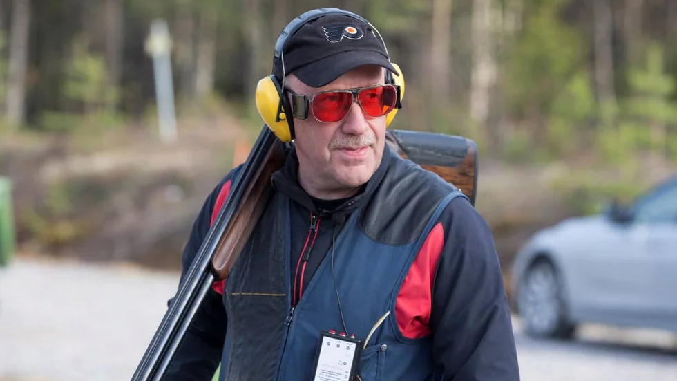 SENIOR IGEN. Veteranen Åke Bröms, Sunderbyn, hade anmält sig i seniorklassen och han ligger nu endast en duva efter ledande Robin Holmgren.