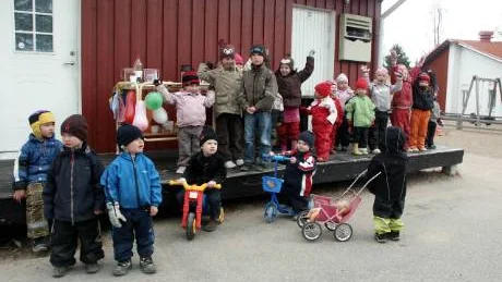 Jubel över "Förskolans dag" i Risön. FOTO: K-L SUNDQVIST FOTO: K-L Sundqvist