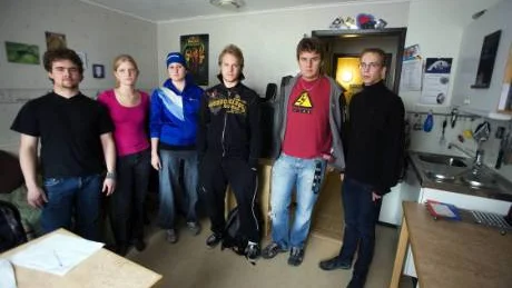 Missnöjet med Lulebo är stort i Porsögårdens korridorer. Fr.v studenterna: Tim Örting, Annika Hagenfalk, Frida Nellros, Andreas Andersson, Sebastian Själin samt Andreas Bofjäll, ordförande för Teknologkåren. FOTO: Pär Bäckström