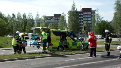 En mc-förare skadades  i benet i en singelolycka. Foto: Lena Tegström