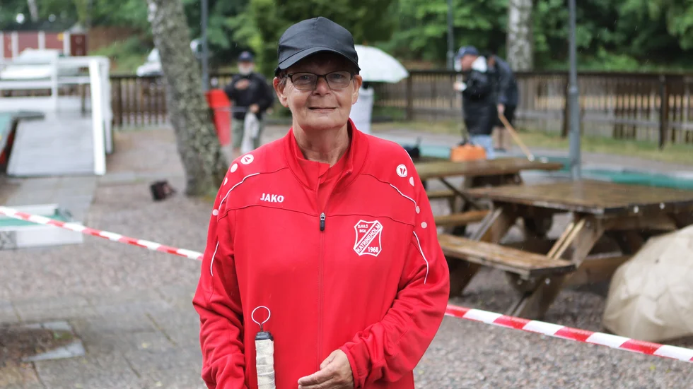 Hemmaspelaren Sabine Rundström svarade för en stark förstarunda i regnet och blev till slut... i klass D.