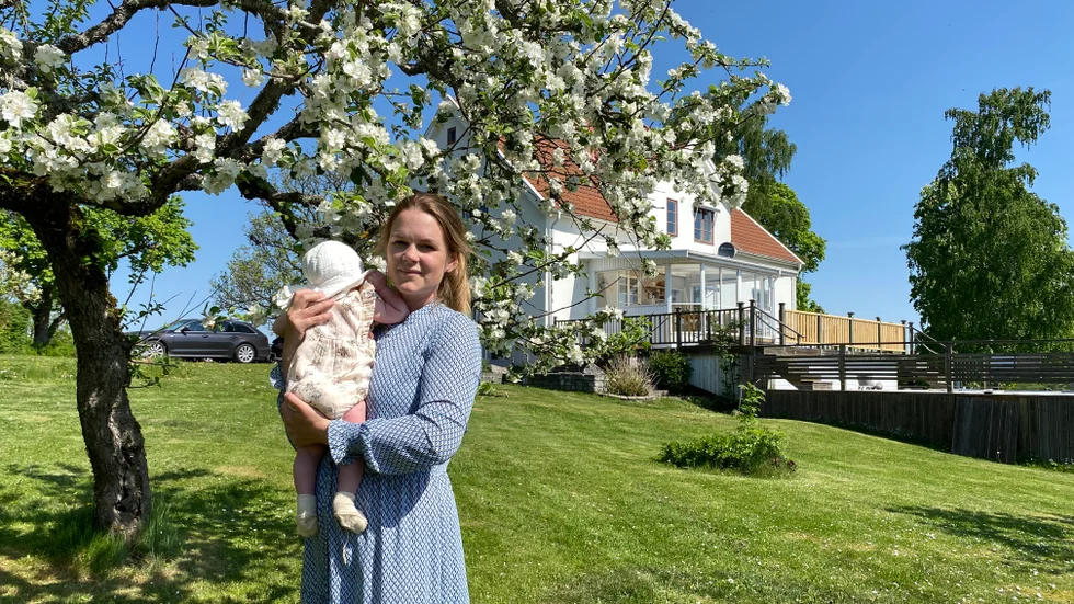 När andra familjer planerar semesterresor har Ida och Oskar redan sina semesterplaner klara. De har allt de vill ha och behöver på sin gård och stannar hemma, där de trivs bäst. 