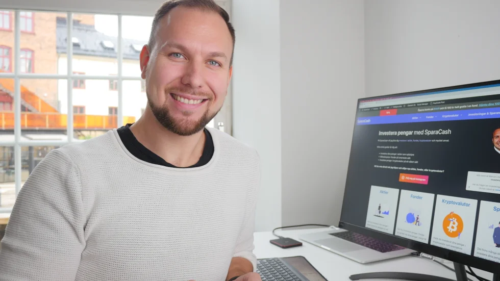 "Vi har inte haft det fattigt under min uppväxt men jag kommer inte från en familj som har mycket pengar. Jag har inte fått allt som jag har bett om. Ville man ha en Kalle Anka-tidning så fick man köpa den själv.  Om jag med den bakgrunden kan visa att jag kan lyckas då kanske även andra känner att de kan", berättar Marcus Lindblad, grundare av SparaCash.
