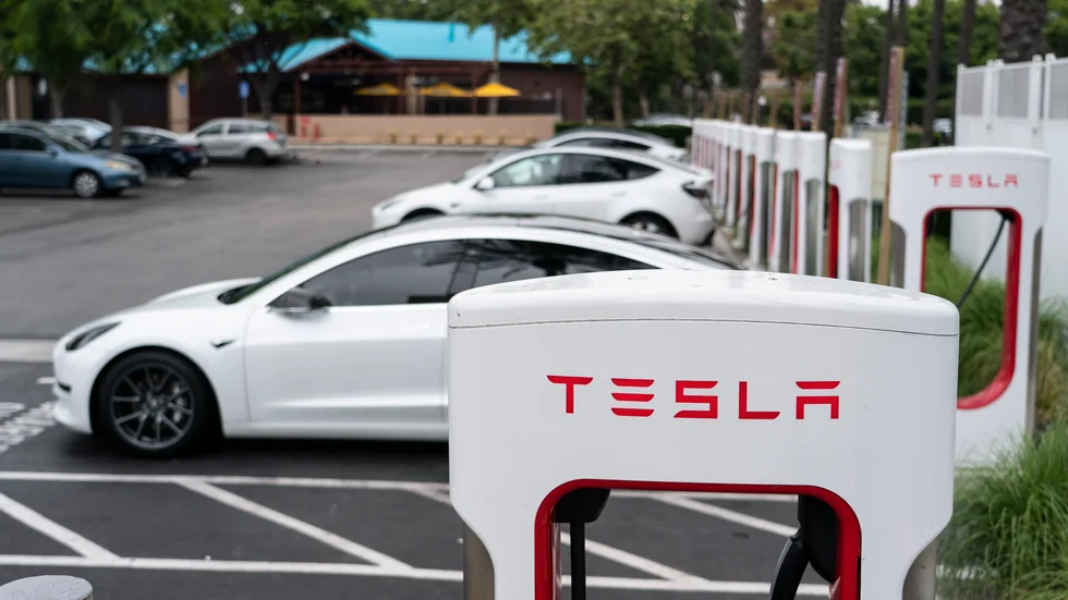 Biltillverkaren Tesla stäms av en amerikansk antidiskrimineringsmyndighet. Arkivbild.
