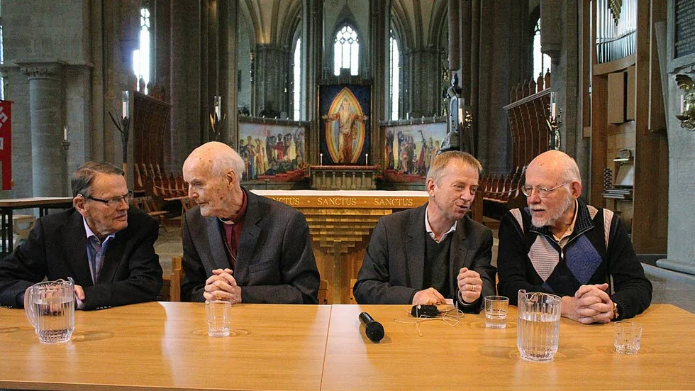 Sammansvetsade. Den gemensamma upplevelsen av att vara nära döden har fört Anders Eckerdal, Martin Lönnebo, Samuel Rubenson och Hans-Erik Lindström nära varandra.