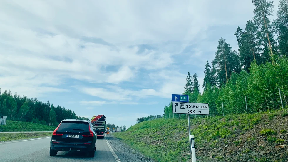 Trafiken går långsamt mot Solbackens handelsområde. 