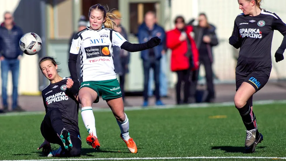 Svårstoppade. När Lisa Pålsson fick bollen i fart fick Örebroförsvaret ta till det långa benet för att hänga med.