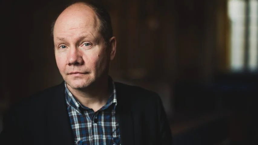 Peter Englund är inte bara en kunnig historiker; han är också en ytterst kapabel berättare som skapar stämning med några få ord, menar Kurirens recensent.