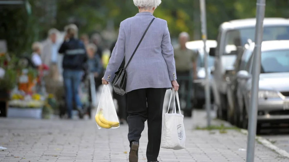 Inte jämställt. Pensionerna är lägre, deltidsarbetet vanligare. Kvinnor är förlorare på många fronter såsom samhället ser ut idag, menar S-kvinnor.