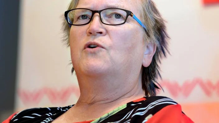 Anne Jakobsson (S) tycker inte att Överkalix har någon nytta av att lägga pengar på Almedalen.