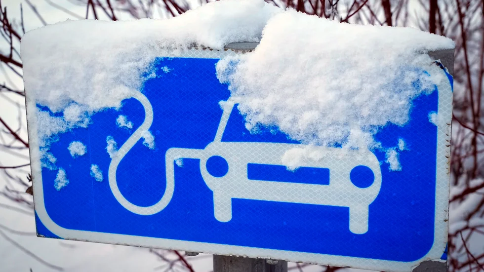 Elbilar har mer än en baksida, menar skribenten.