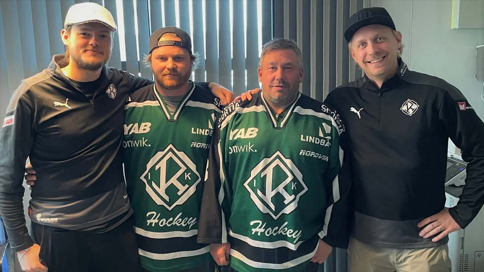 Kvartett i Rosvik IK. Från vänster spelaren Mattias Ringbjer, tränarna Anton Blomqvist och Daniel Rankvist och spelaren Anton Wallsten. 