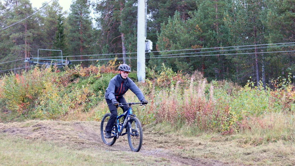 Alfred Landin going full speed down Tjamstanbackarna.