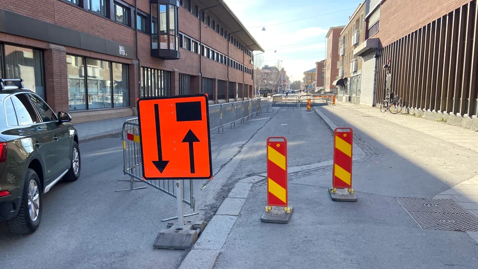 Under arbetet kommer gatan att vara öppen för trafik men med begränsad framkomlighet.