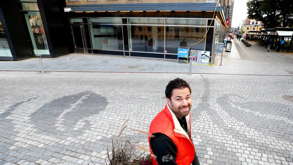 Orhan Asmarson ser en stor potential i det idag ödsliga Farbror Melins torg. En uteservering skulle kunna få torget att leva upp.